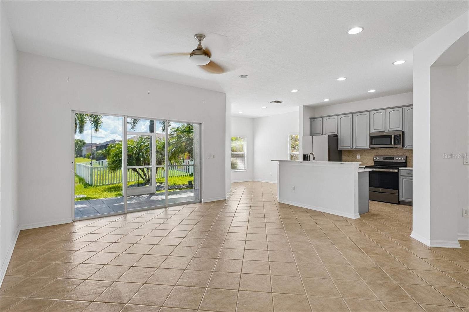 1810 MIRA LAGO CIR — photo 8