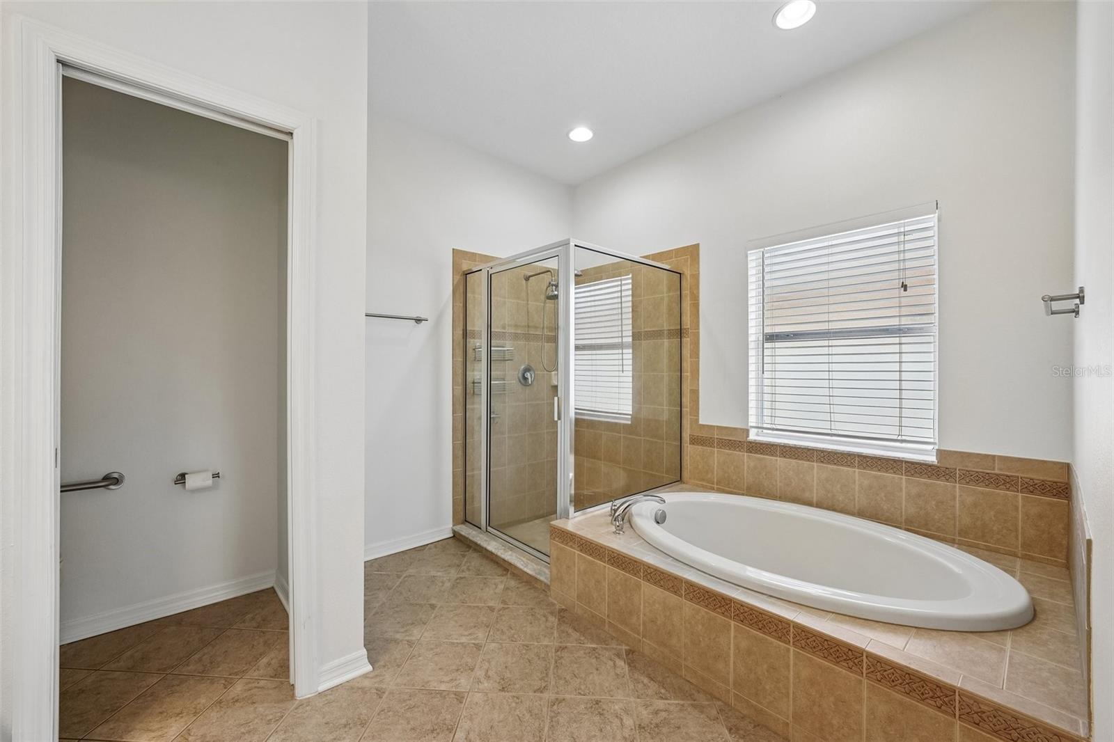 1810 MIRA LAGO CIR — photo 35