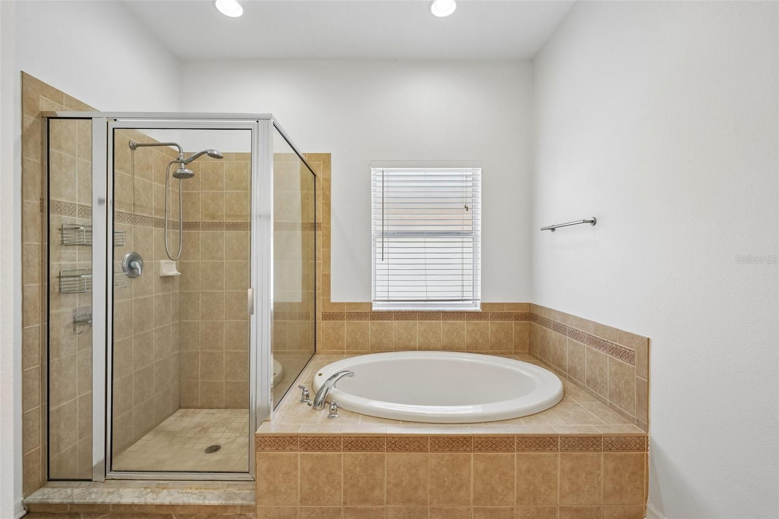 1810 MIRA LAGO CIR — photo 36