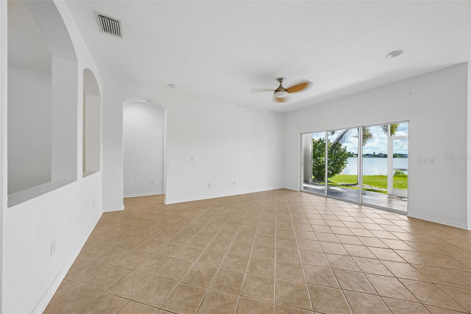 1810 MIRA LAGO CIR — photo 6