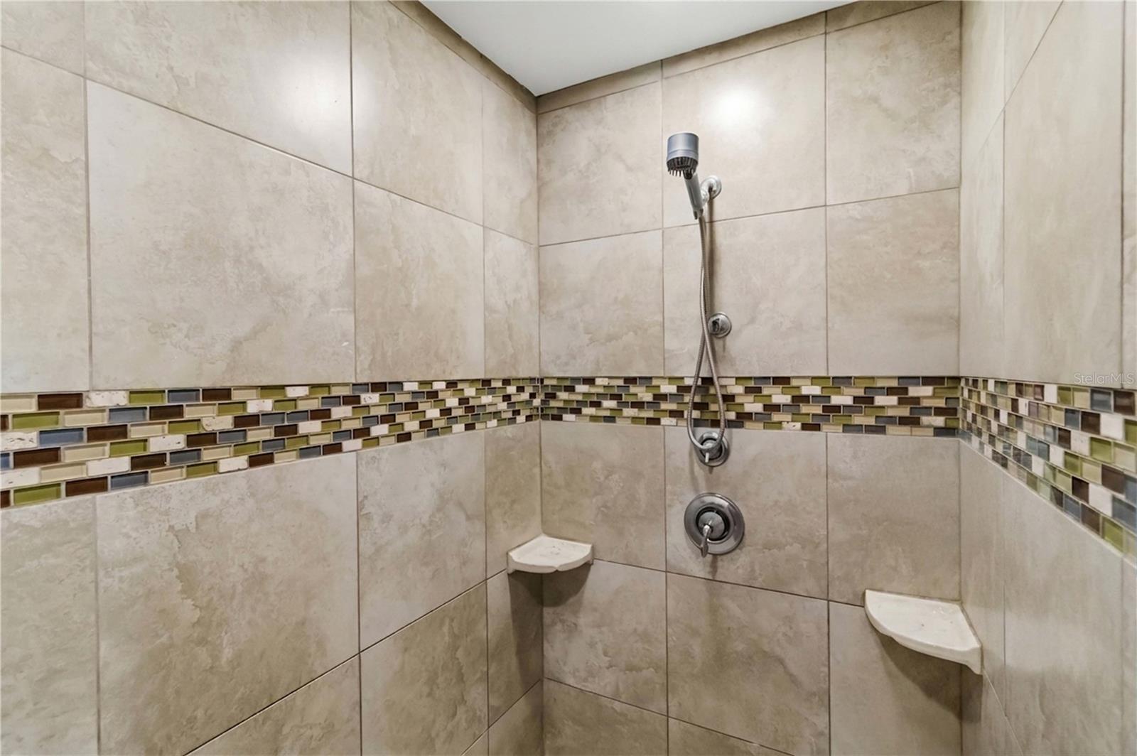 902 DRAKESWOOD CT — photo 29