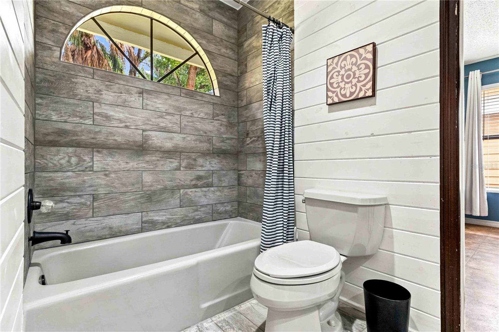 902 DRAKESWOOD CT — photo 18