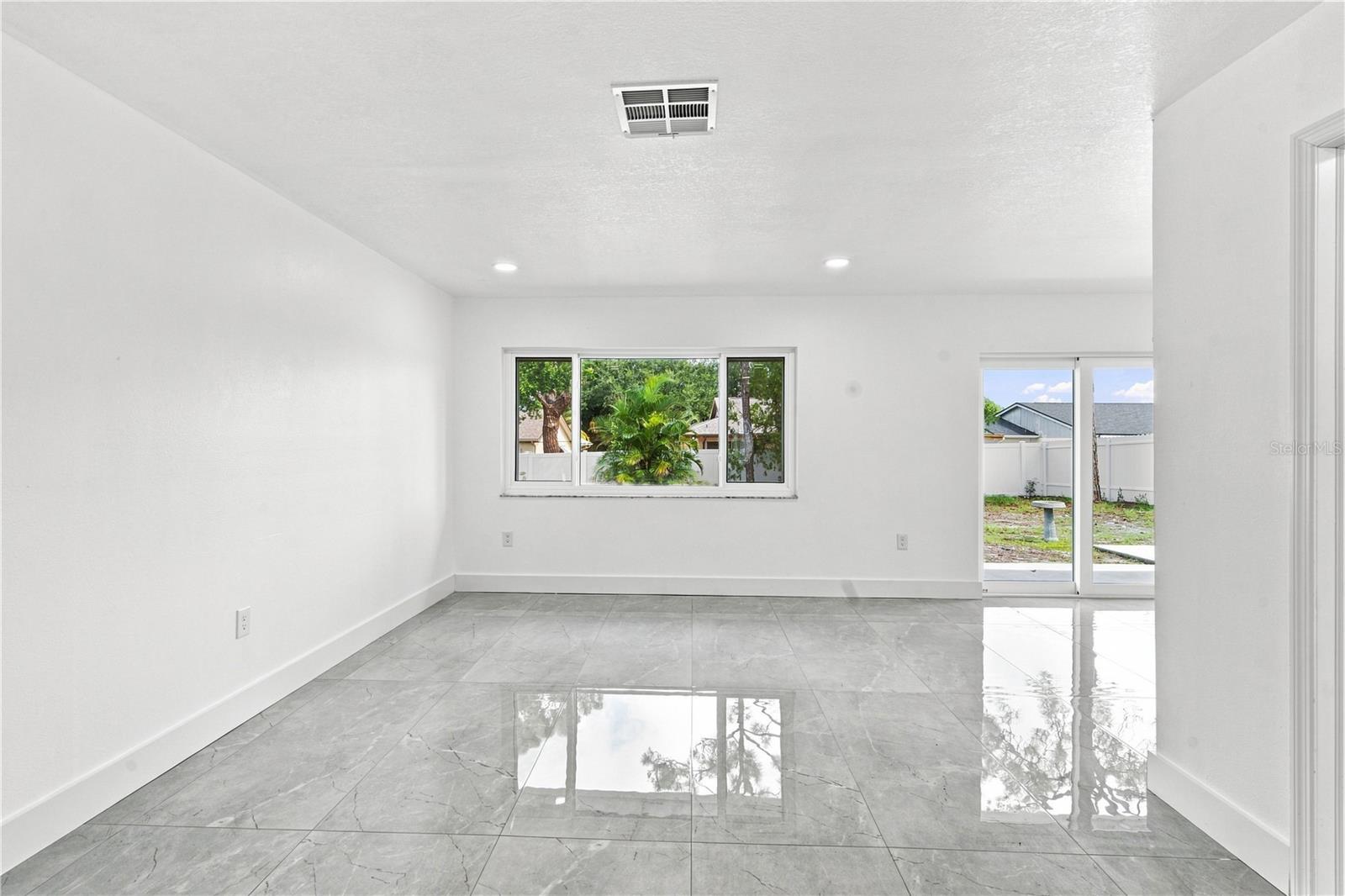 4251 WOODFIELD AVE — photo 8