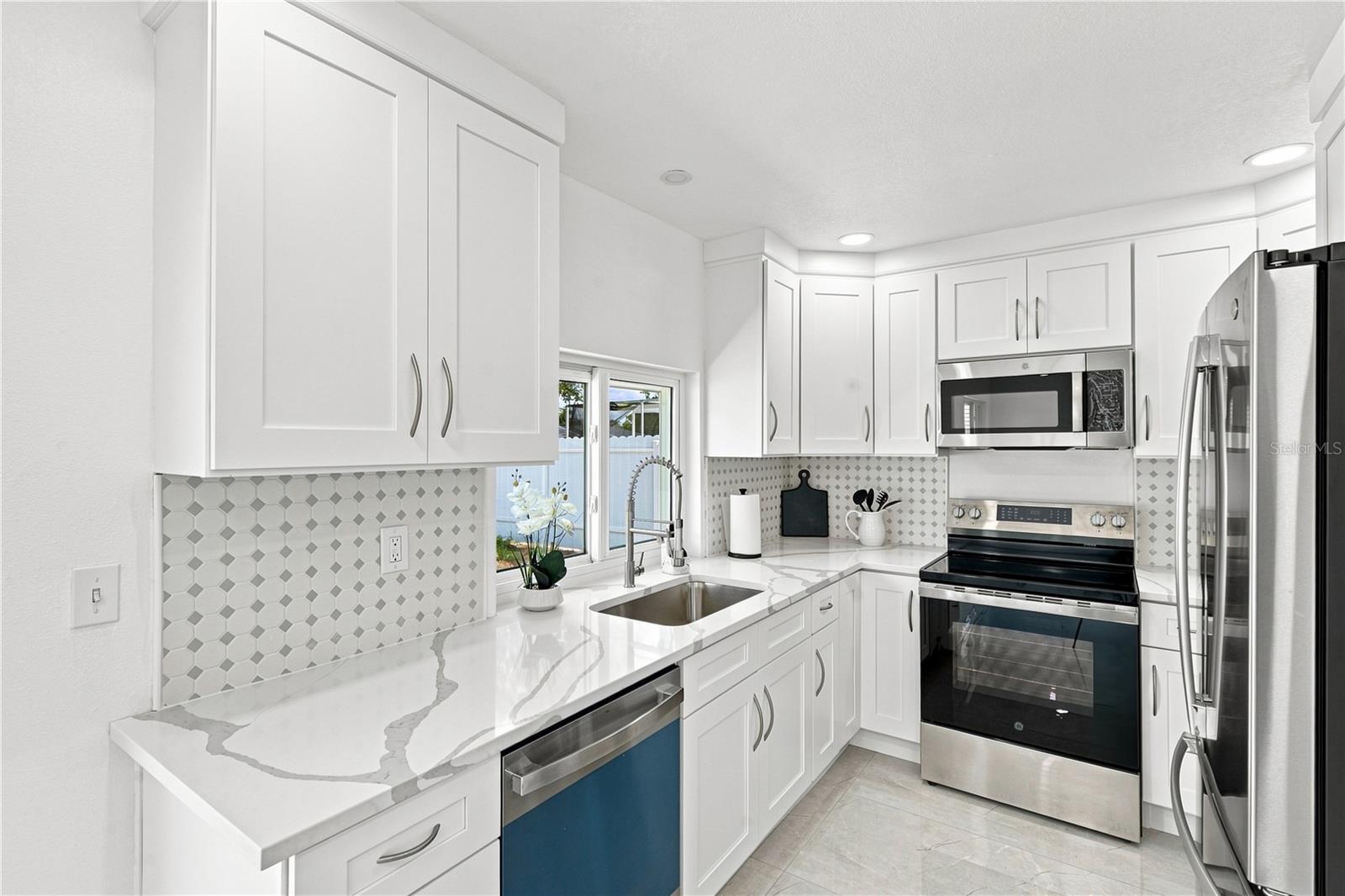4251 WOODFIELD AVE — photo 15