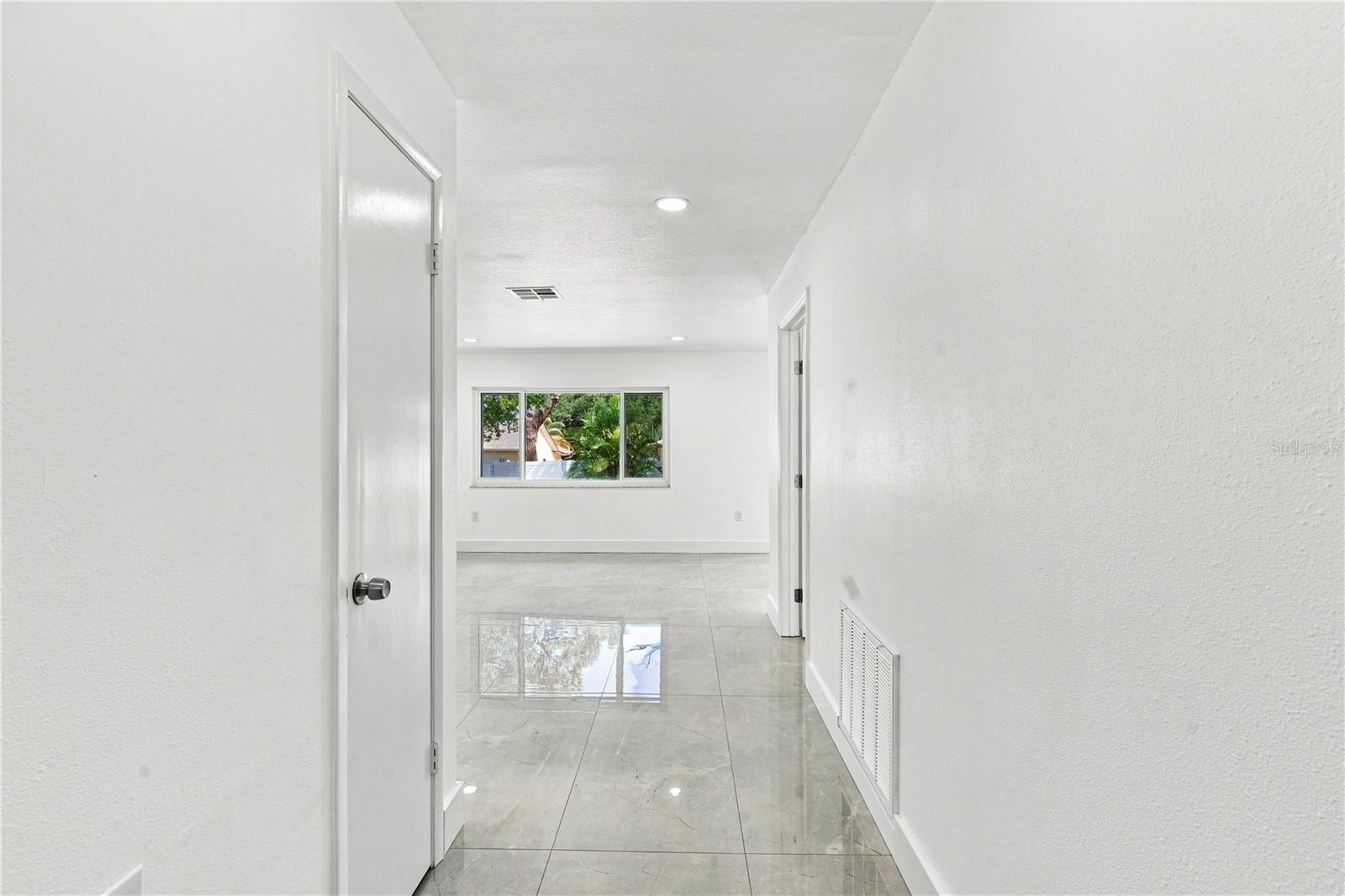 4251 WOODFIELD AVE — photo 4