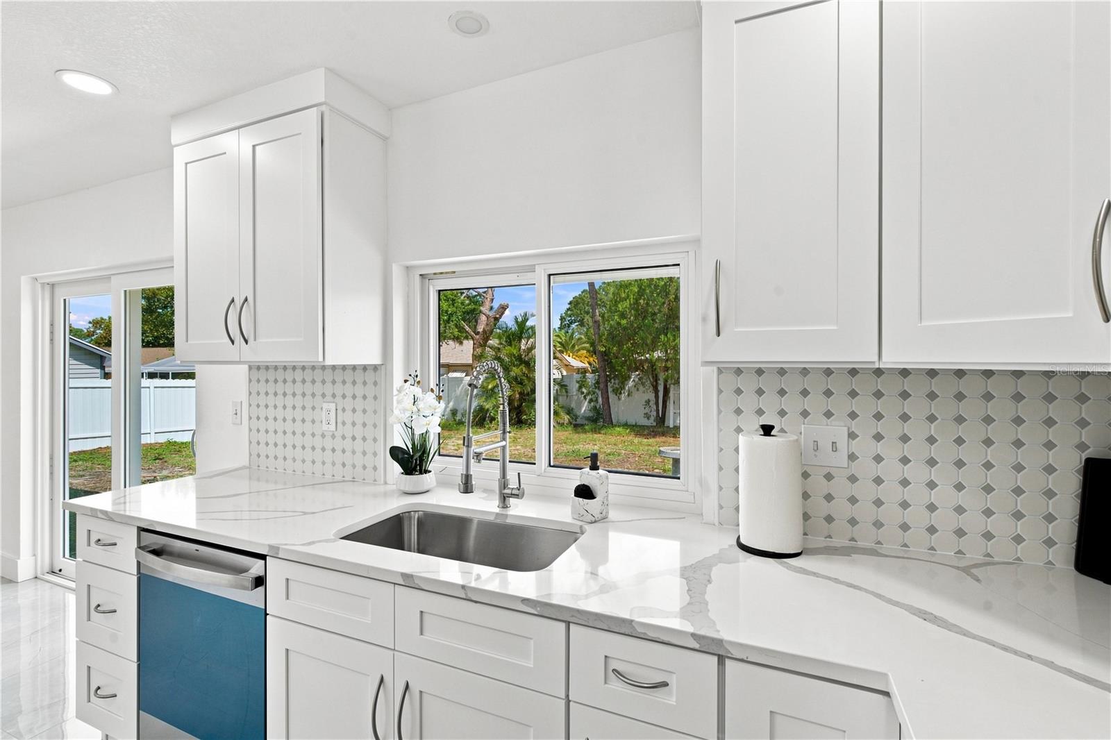 4251 WOODFIELD AVE — photo 14