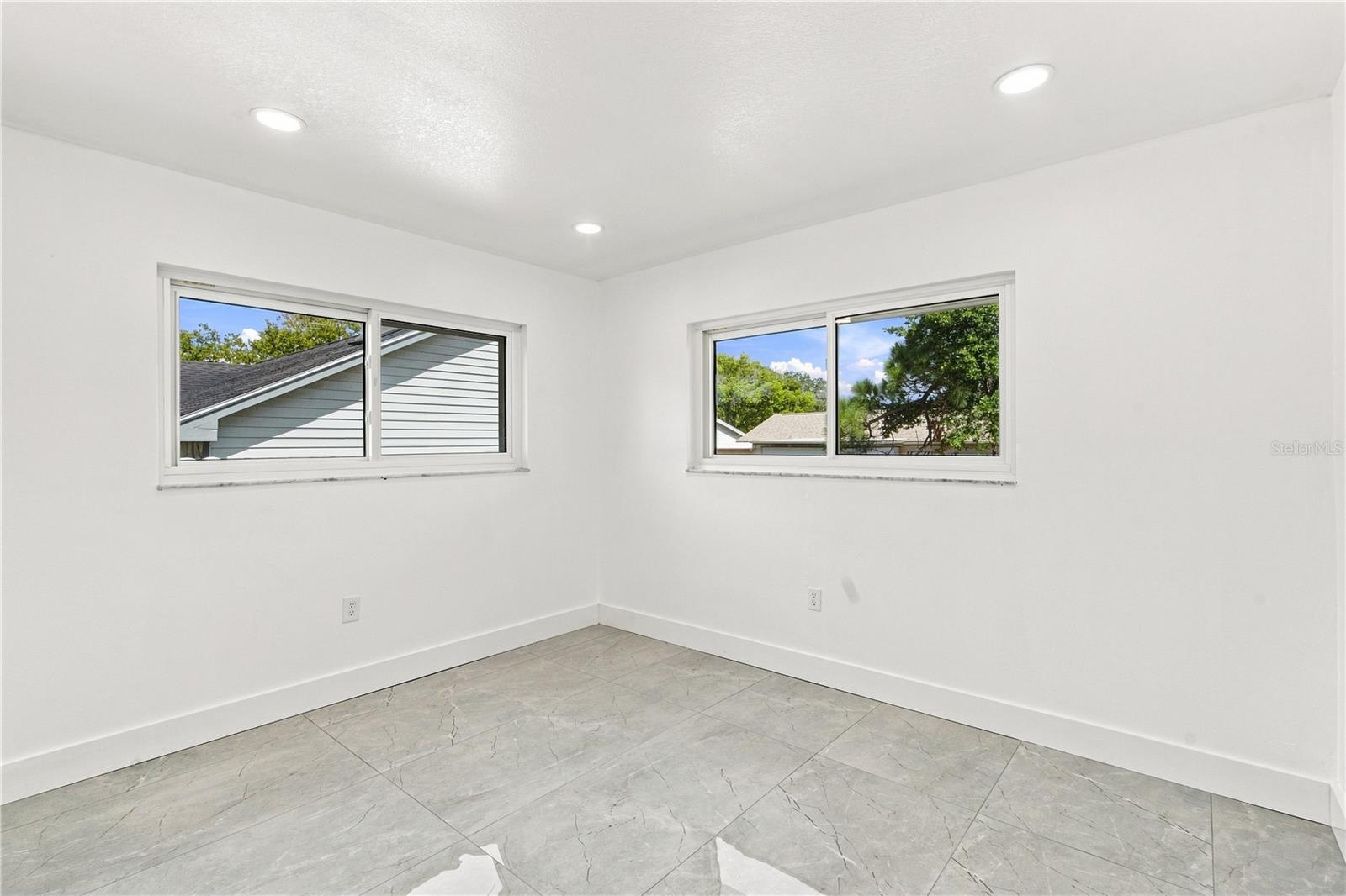 4251 WOODFIELD AVE — photo 12