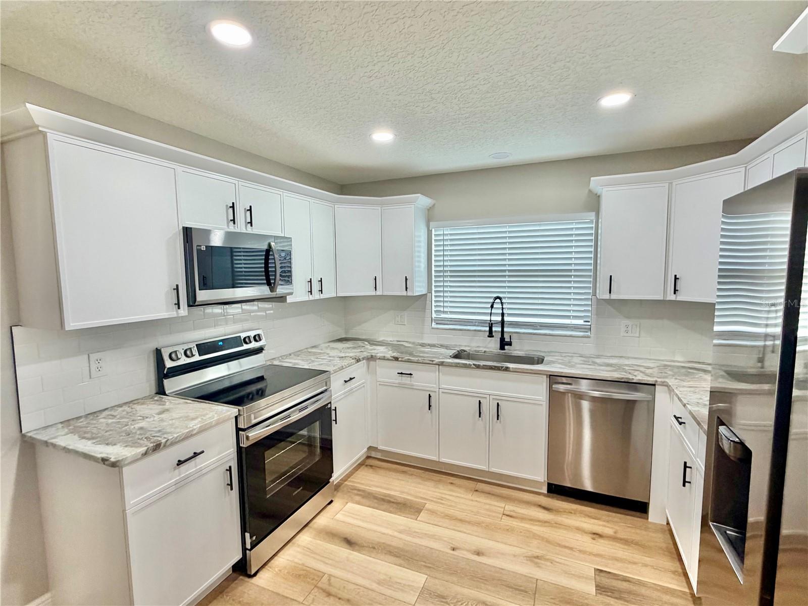 1202 MANDARIN DR — photo 7