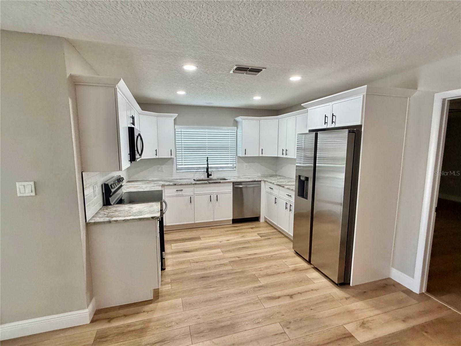 1202 MANDARIN DR — photo 10