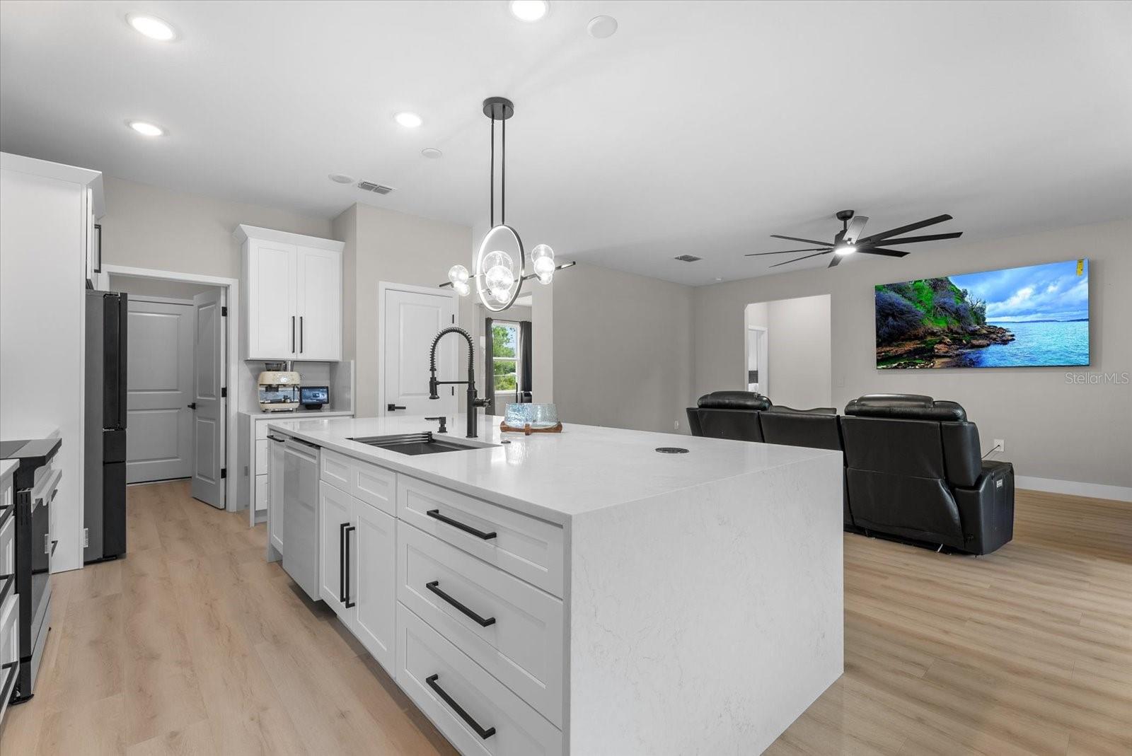 5587 FARMINGTON AVE — photo 9