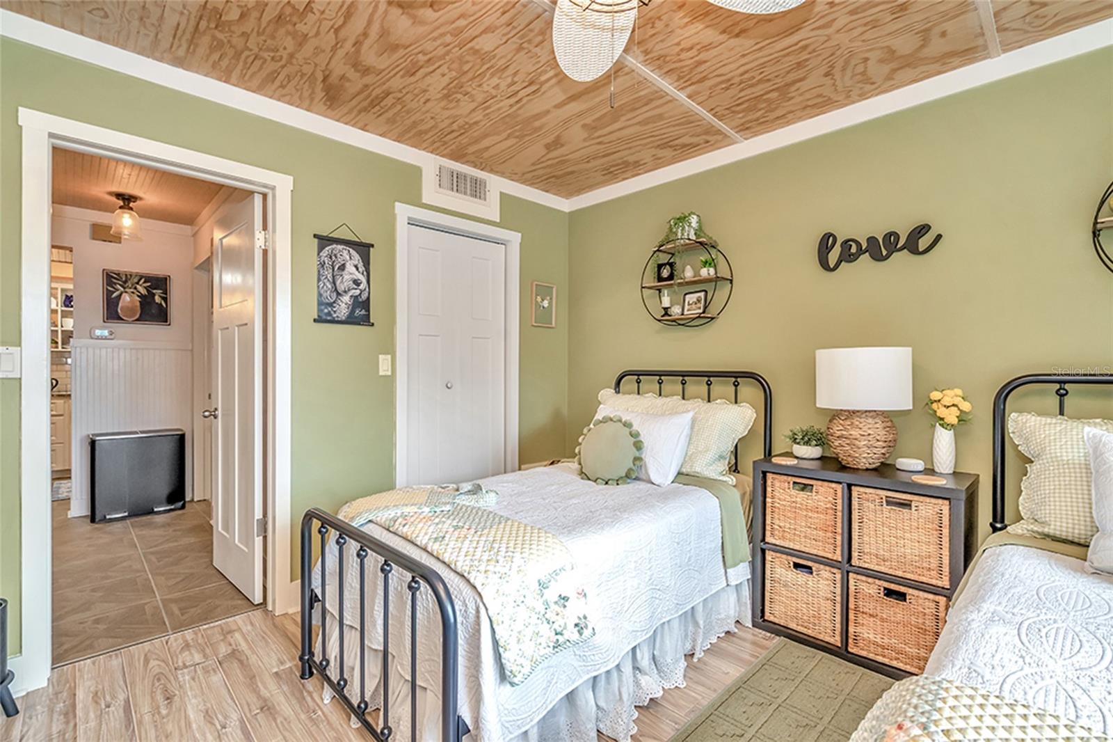 5220 BRITTANY DR S #201 — photo 32