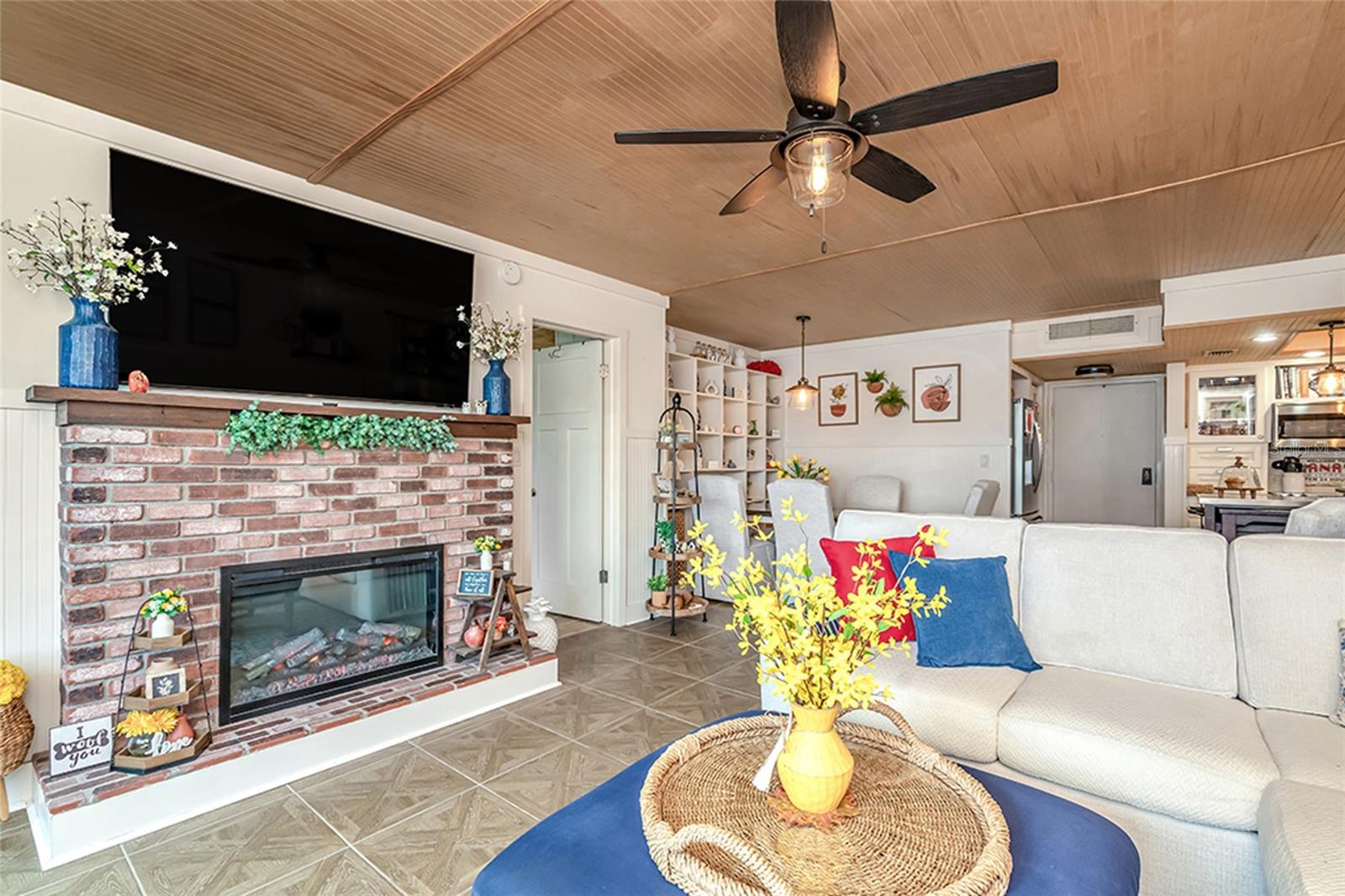 5220 BRITTANY DR S #201 — photo 8