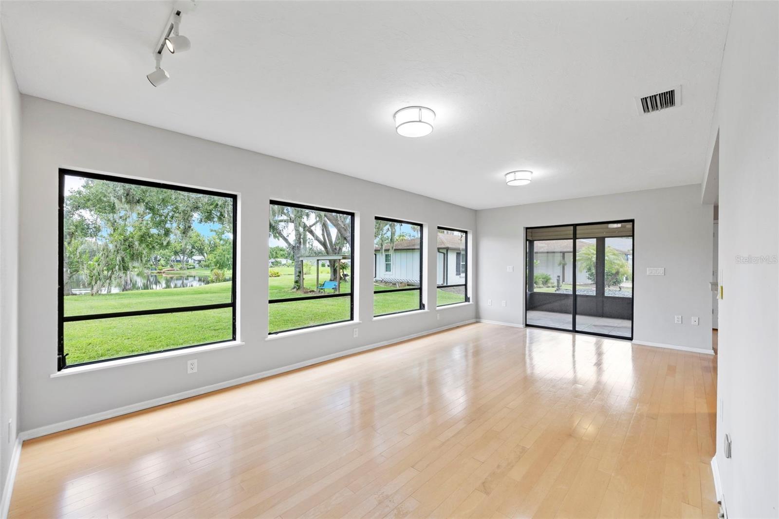 8006 OAK DR — photo 17