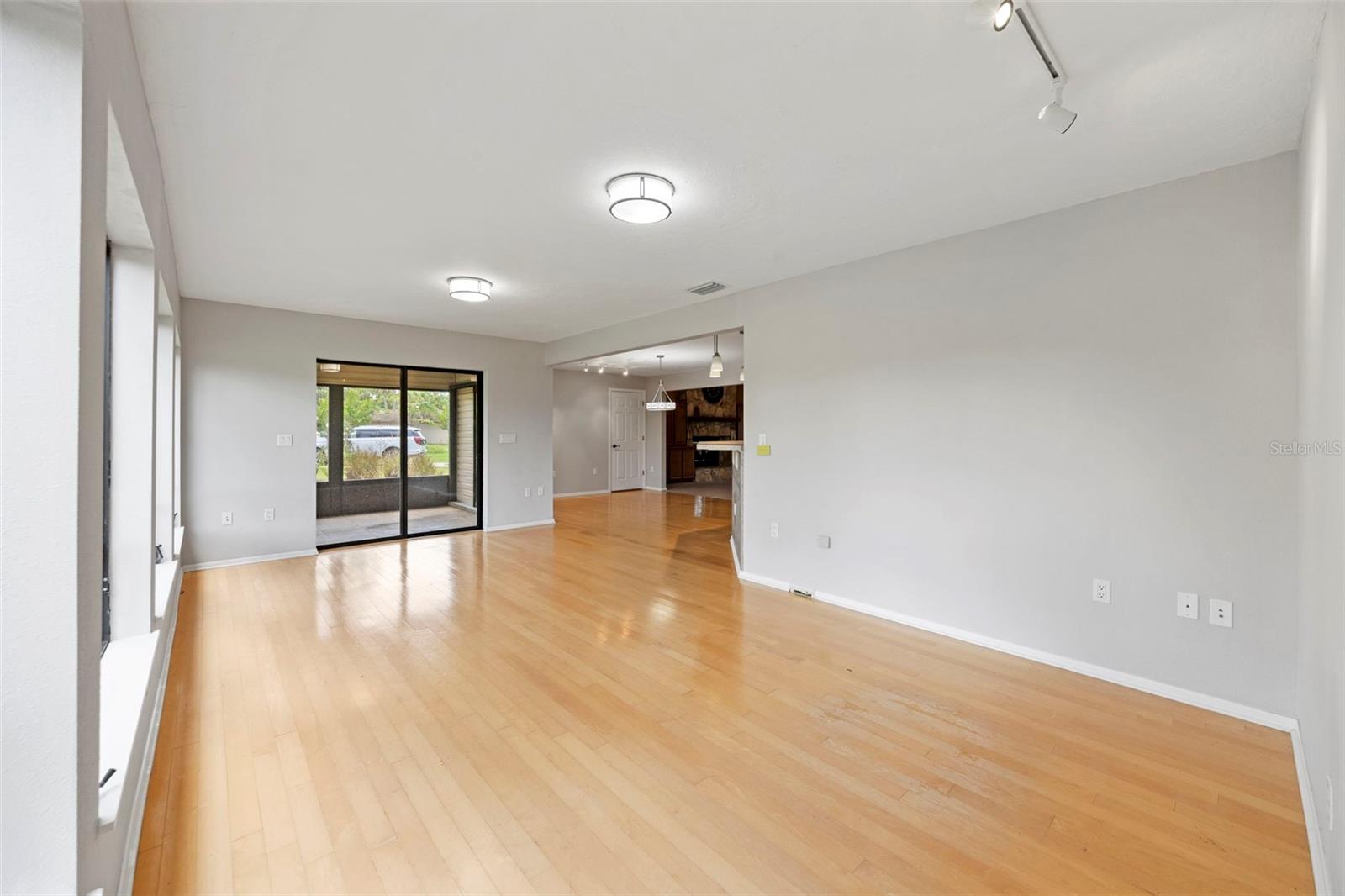 8006 OAK DR — photo 16