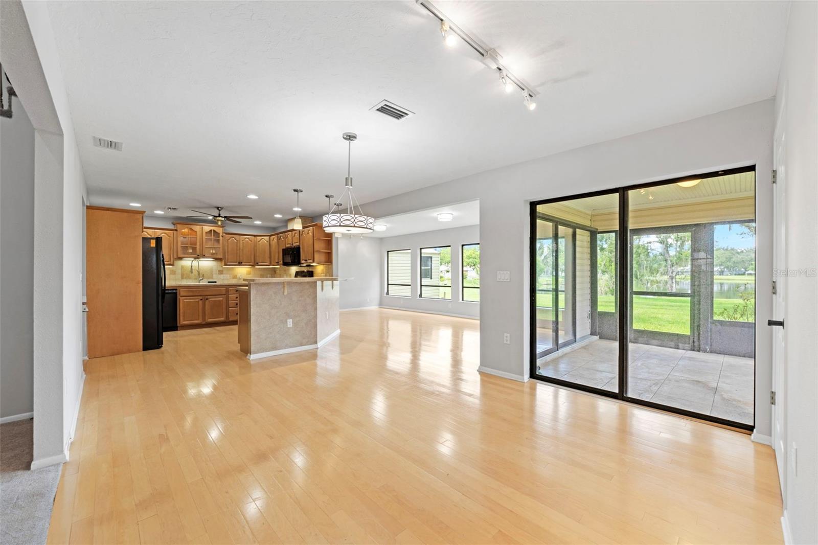8006 OAK DR — photo 11