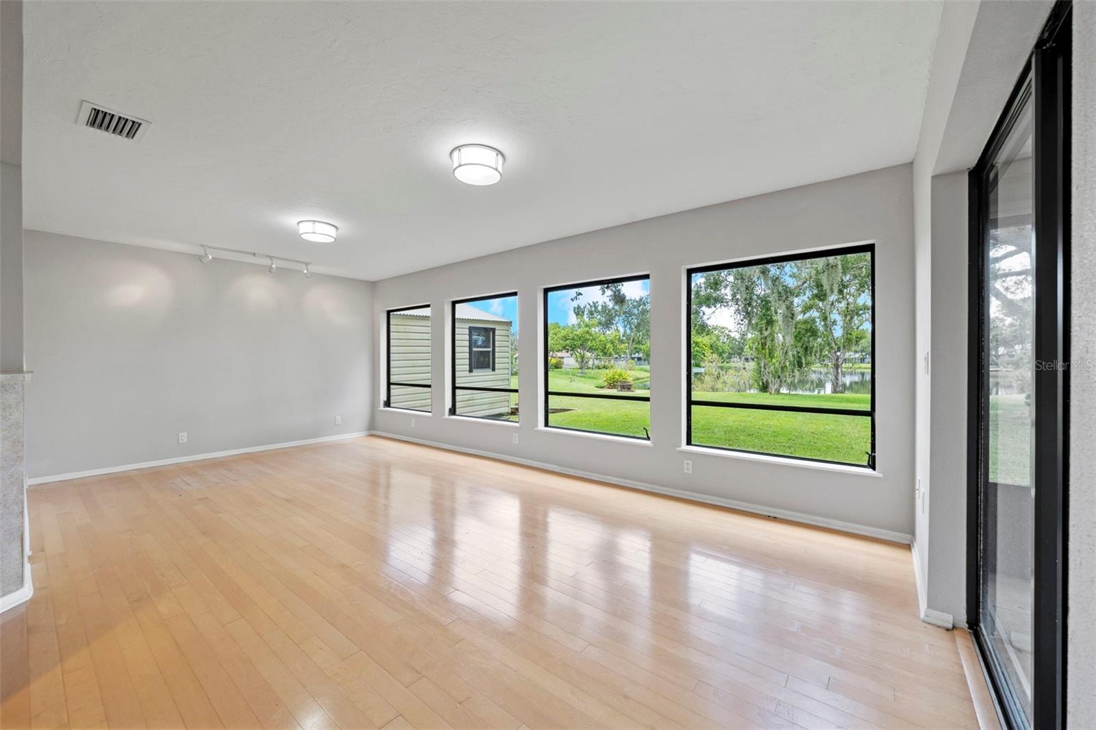 8006 OAK DR — photo 3