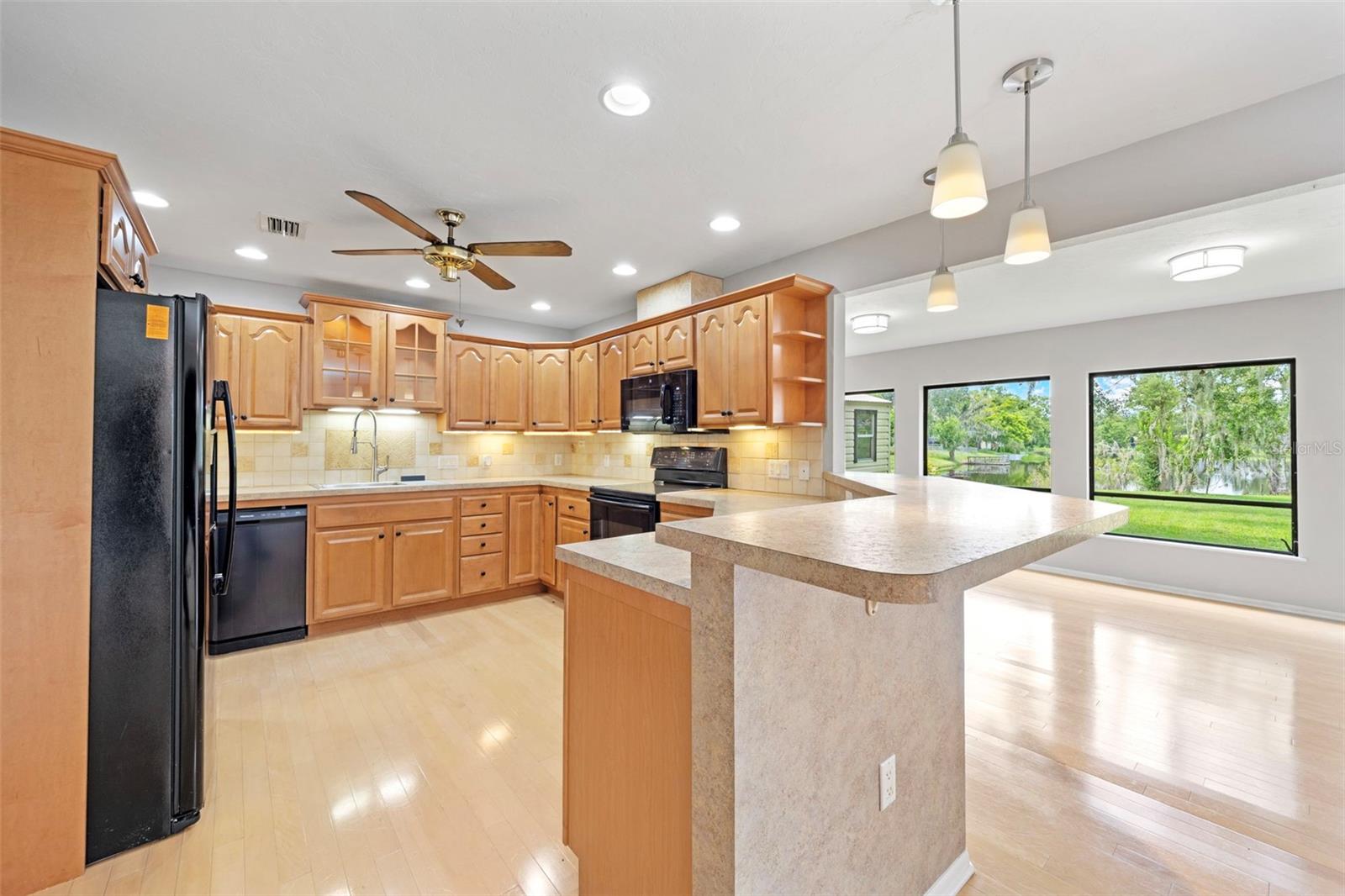 8006 OAK DR — photo 13
