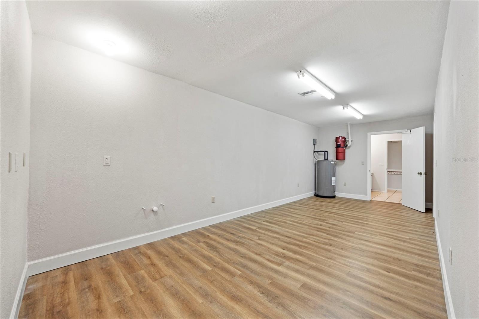 8006 OAK DR — photo 5