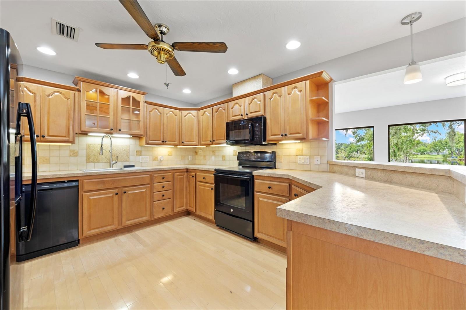 8006 OAK DR — photo 14