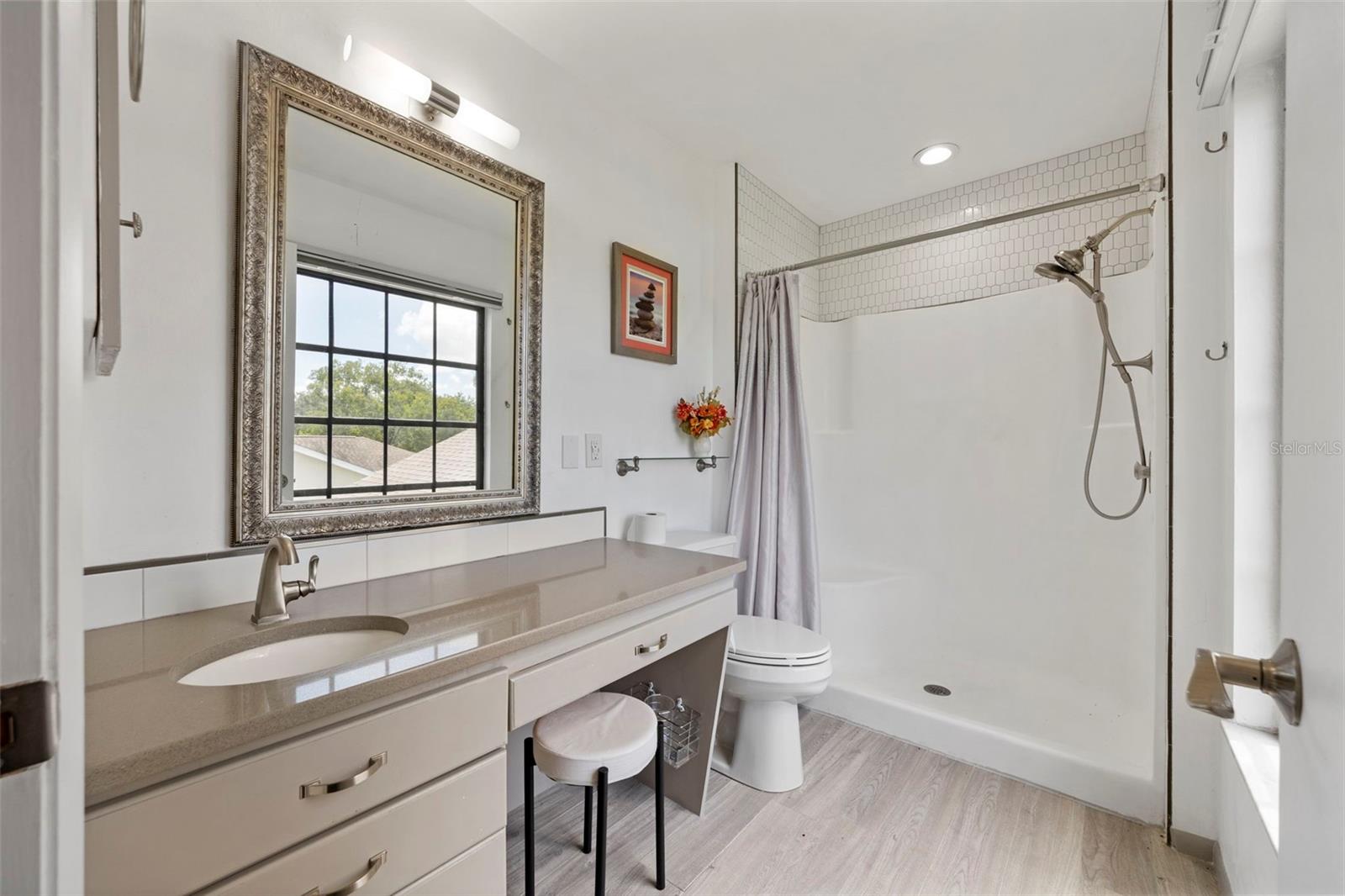 8006 OAK DR — photo 23