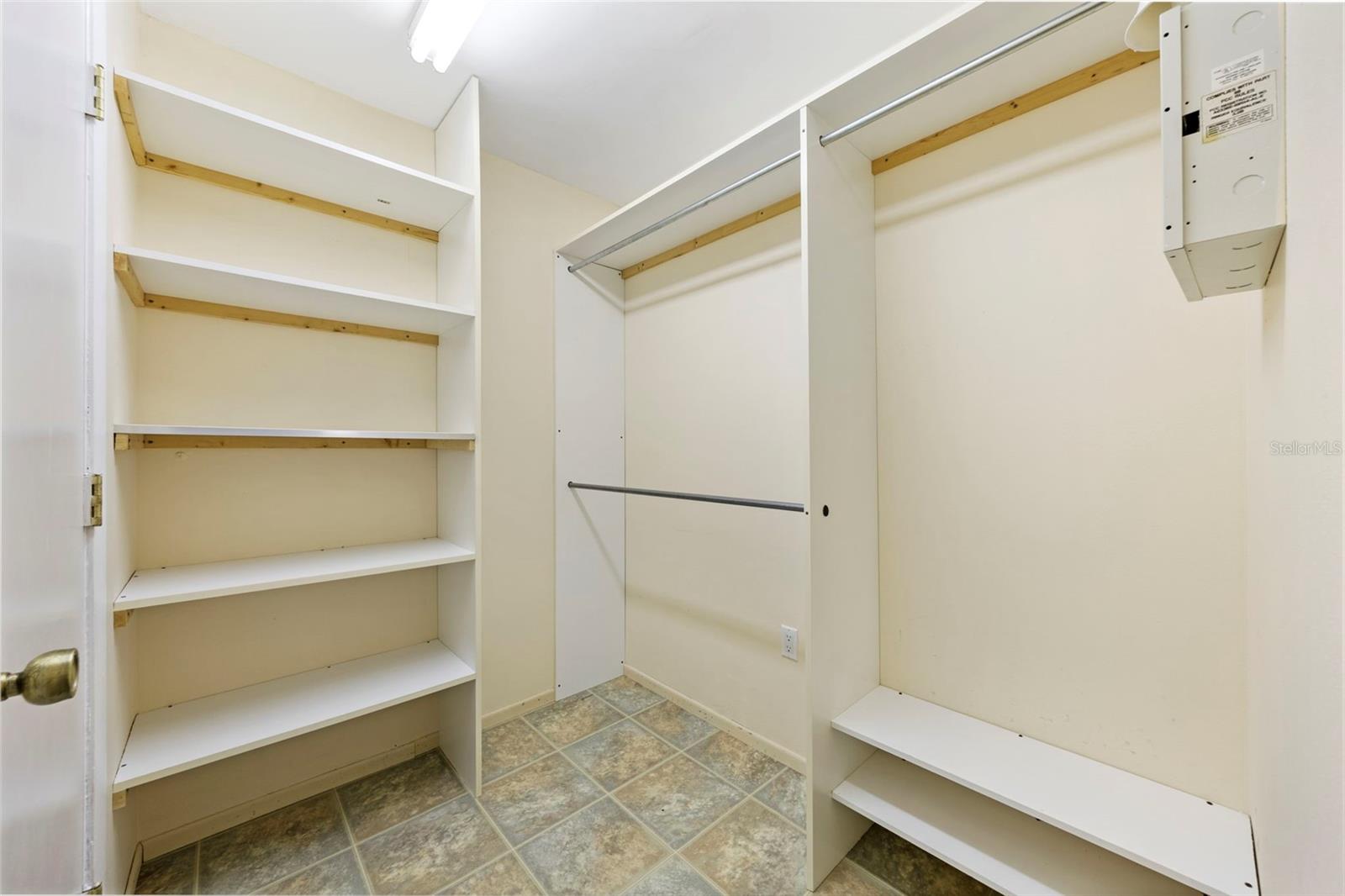 8006 OAK DR — photo 29