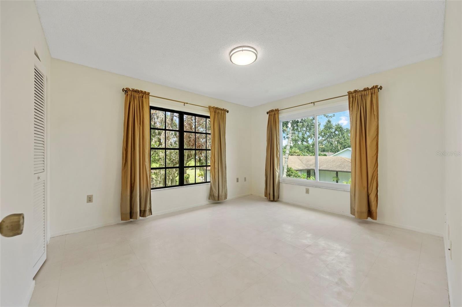 8006 OAK DR — photo 25