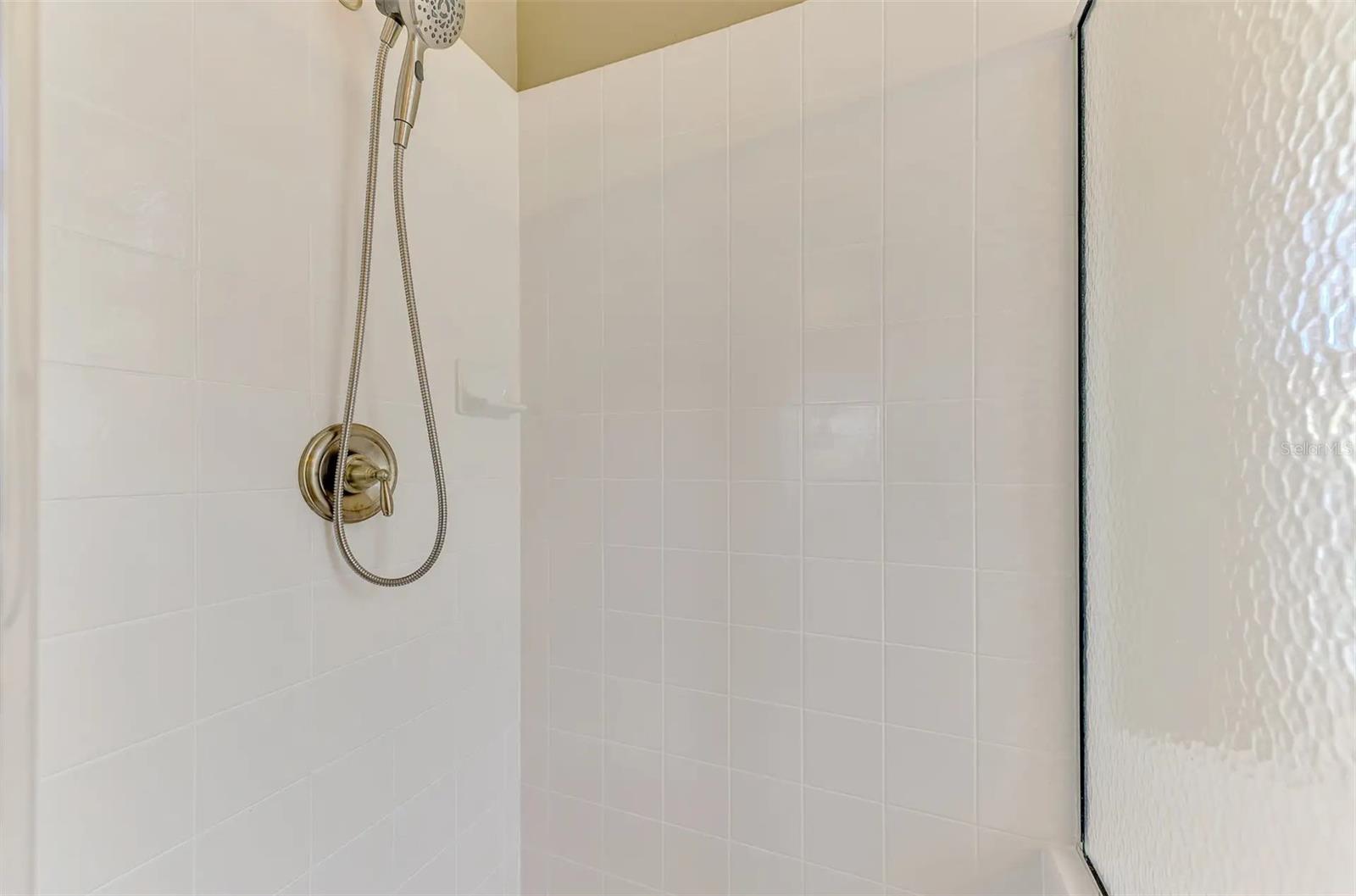 6721 CARLYLE LN — photo 30
