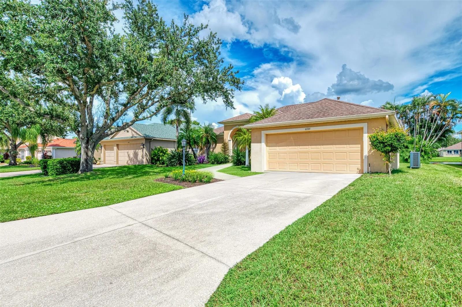 6721 CARLYLE LN — photo 4