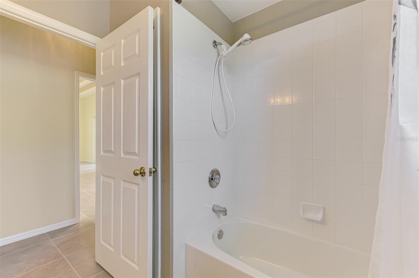 6721 CARLYLE LN — photo 34