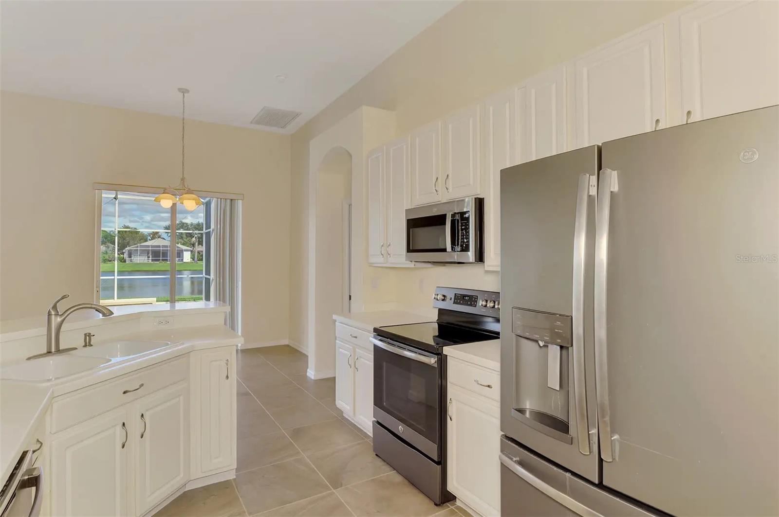6721 CARLYLE LN — photo 17