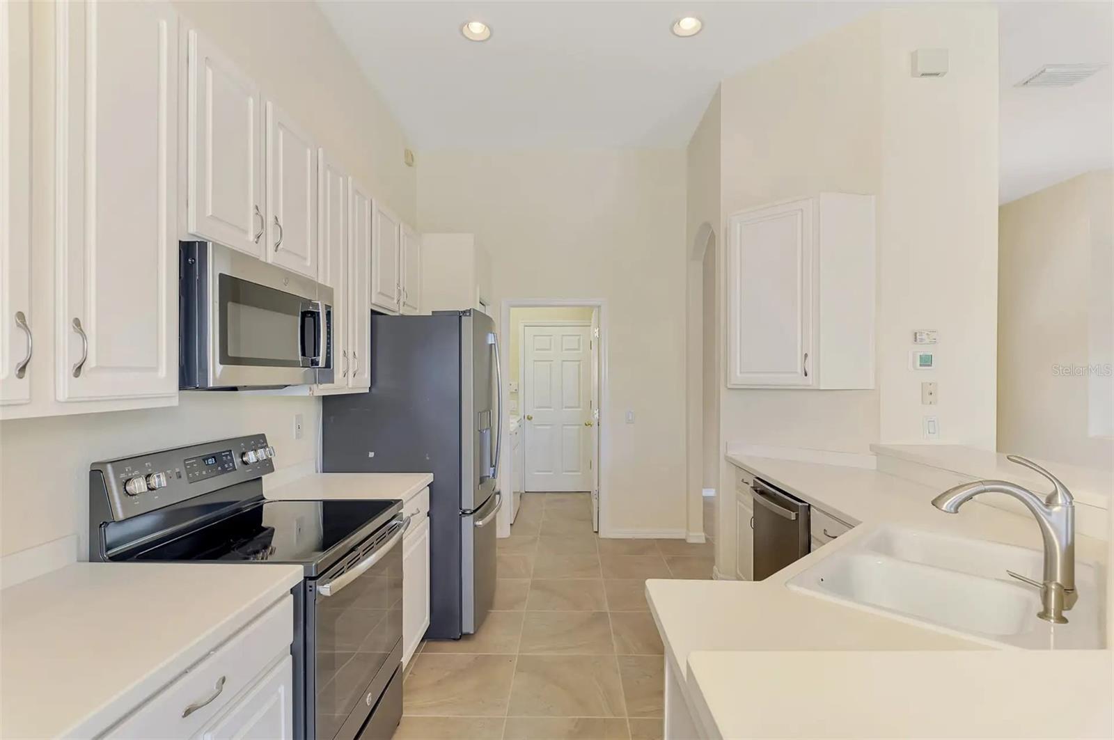 6721 CARLYLE LN — photo 16