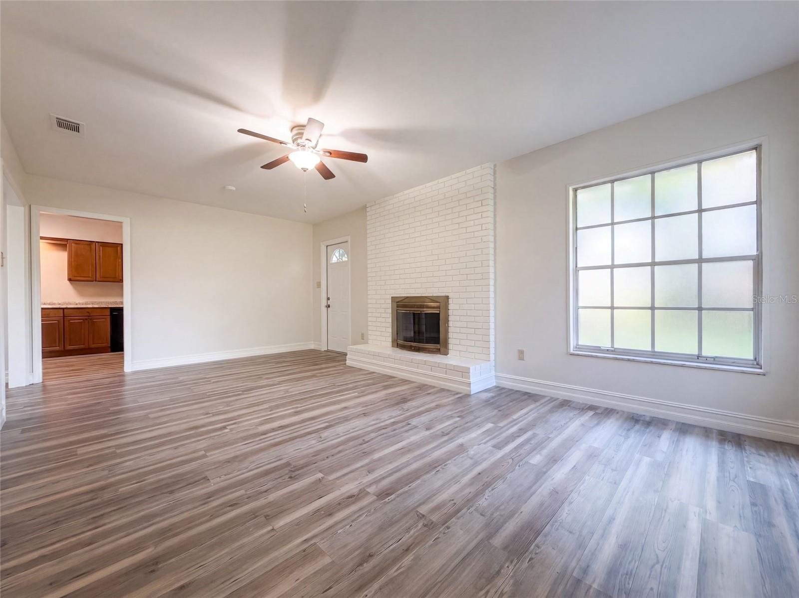 601 CAROLYN DR — photo 11