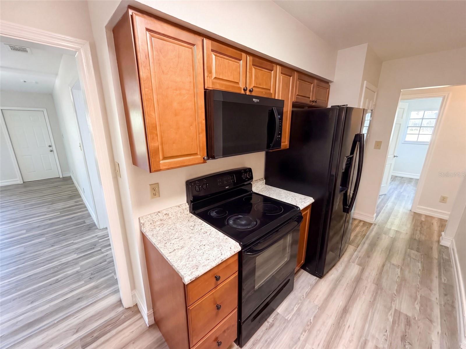 601 CAROLYN DR — photo 18