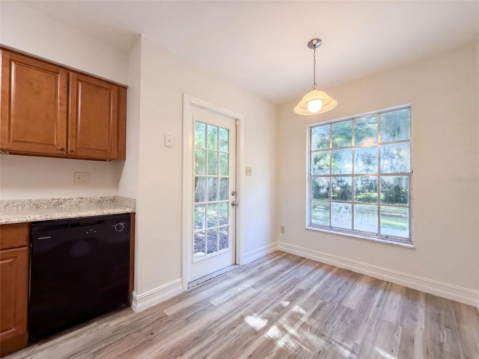 601 CAROLYN DR — photo 13