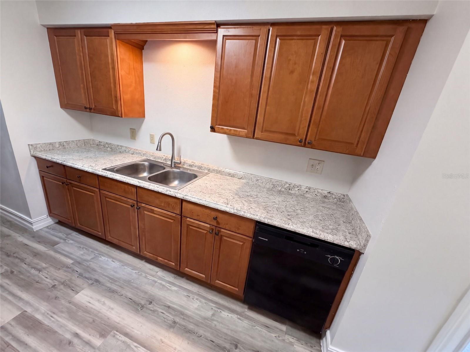 601 CAROLYN DR — photo 16