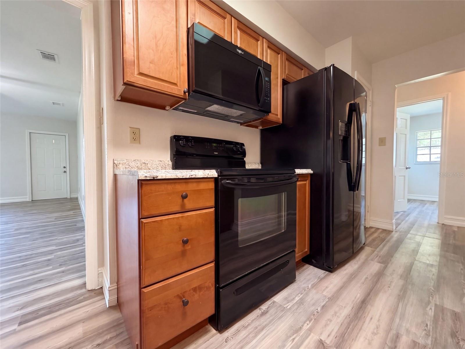 601 CAROLYN DR — photo 17