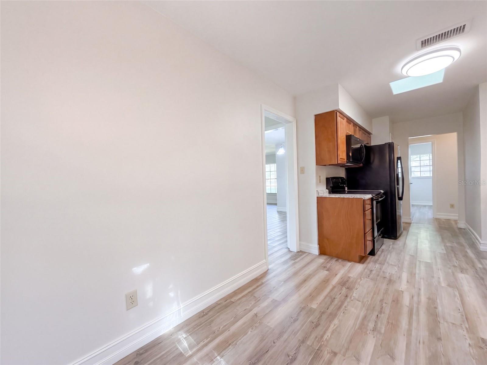 601 CAROLYN DR — photo 14