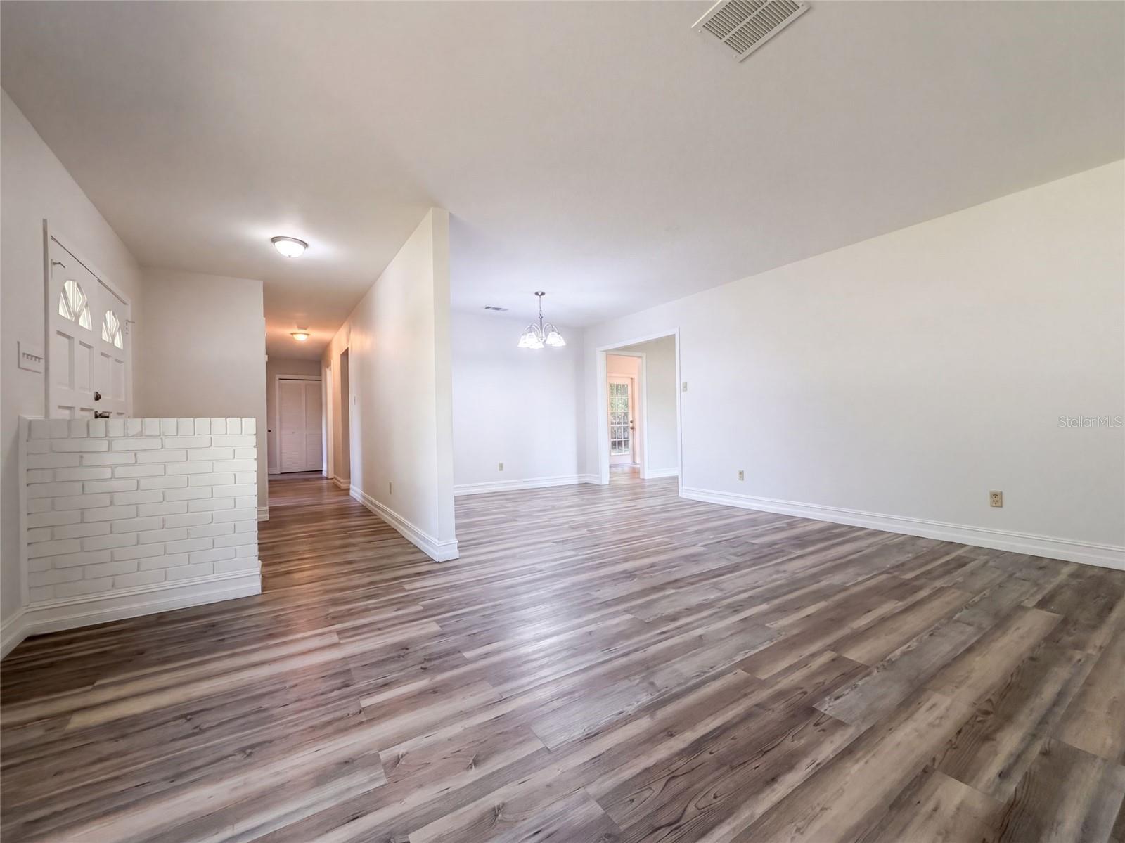 601 CAROLYN DR — photo 7