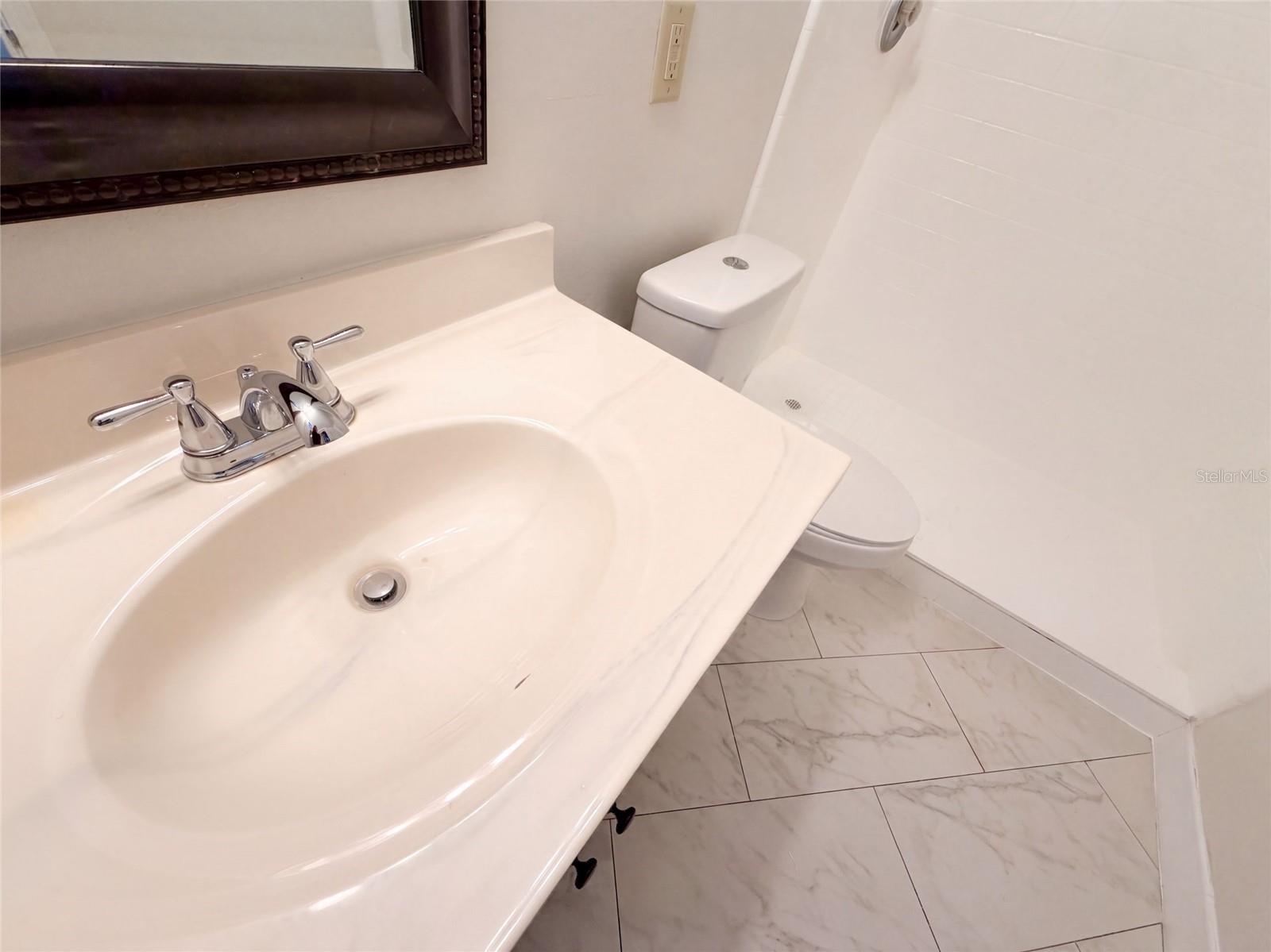 601 CAROLYN DR — photo 21