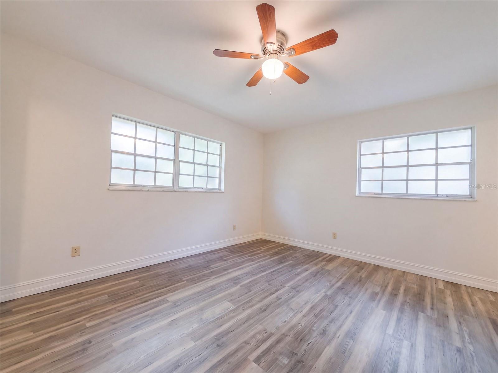 601 CAROLYN DR — photo 10