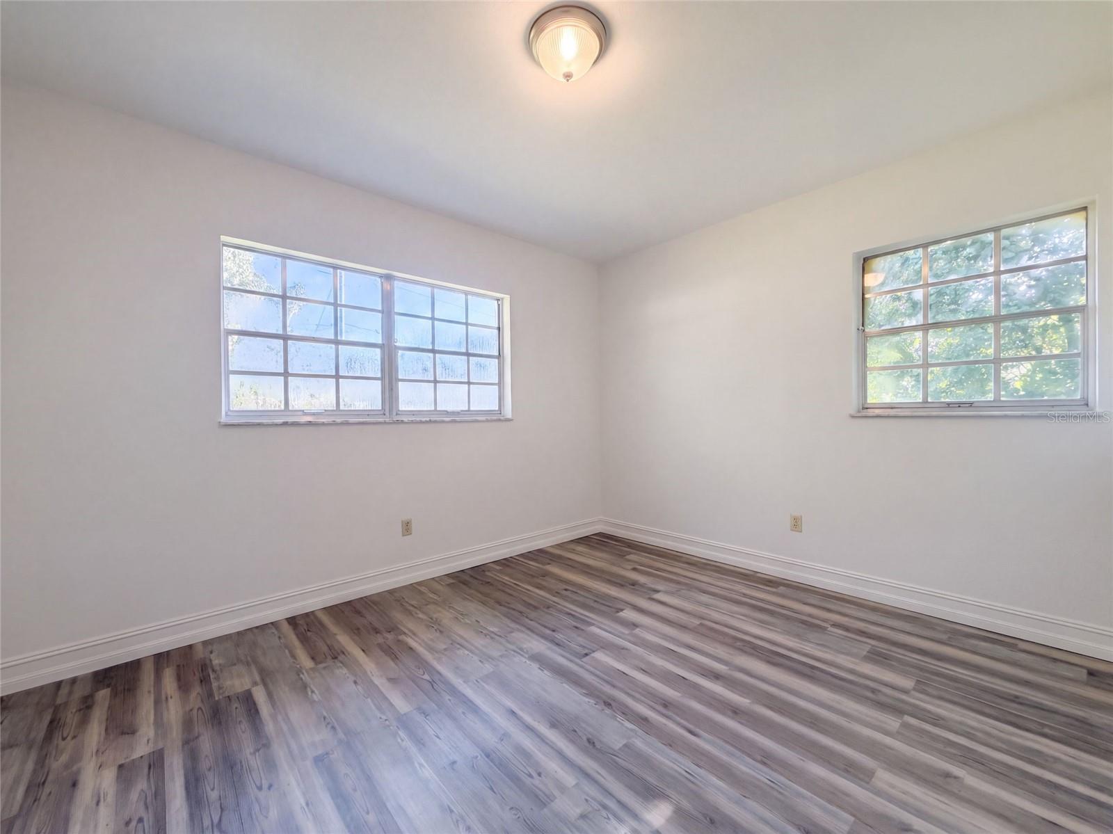 601 CAROLYN DR — photo 23