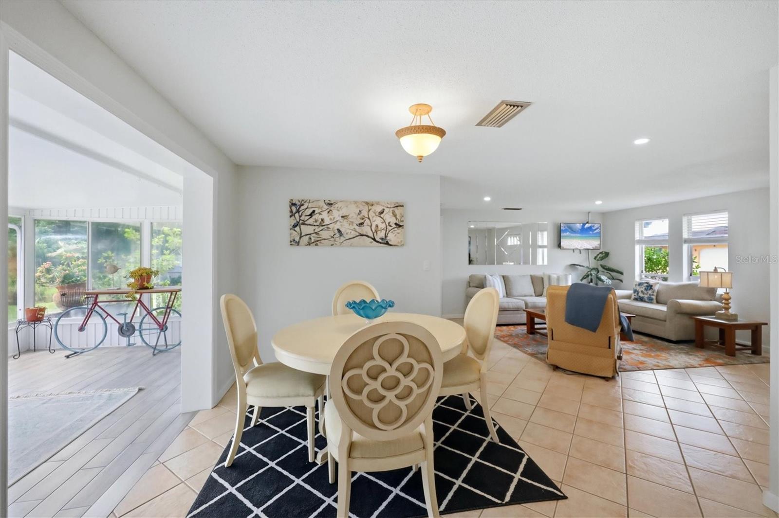 5847 REGENT RD — photo 10