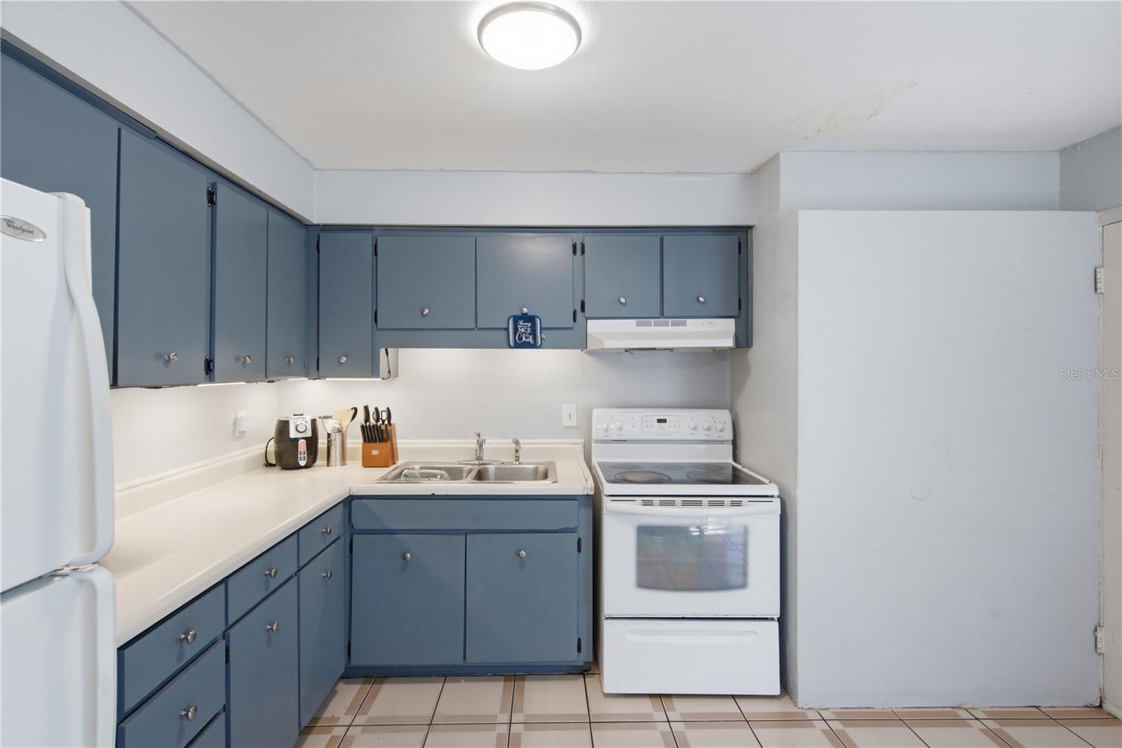 802 PAPAYA DR — photo 18