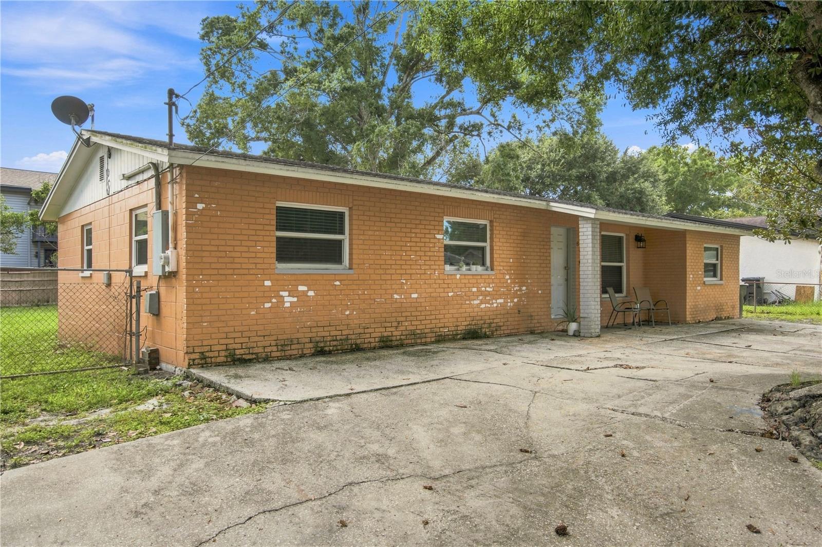 802 PAPAYA DR — photo 12
