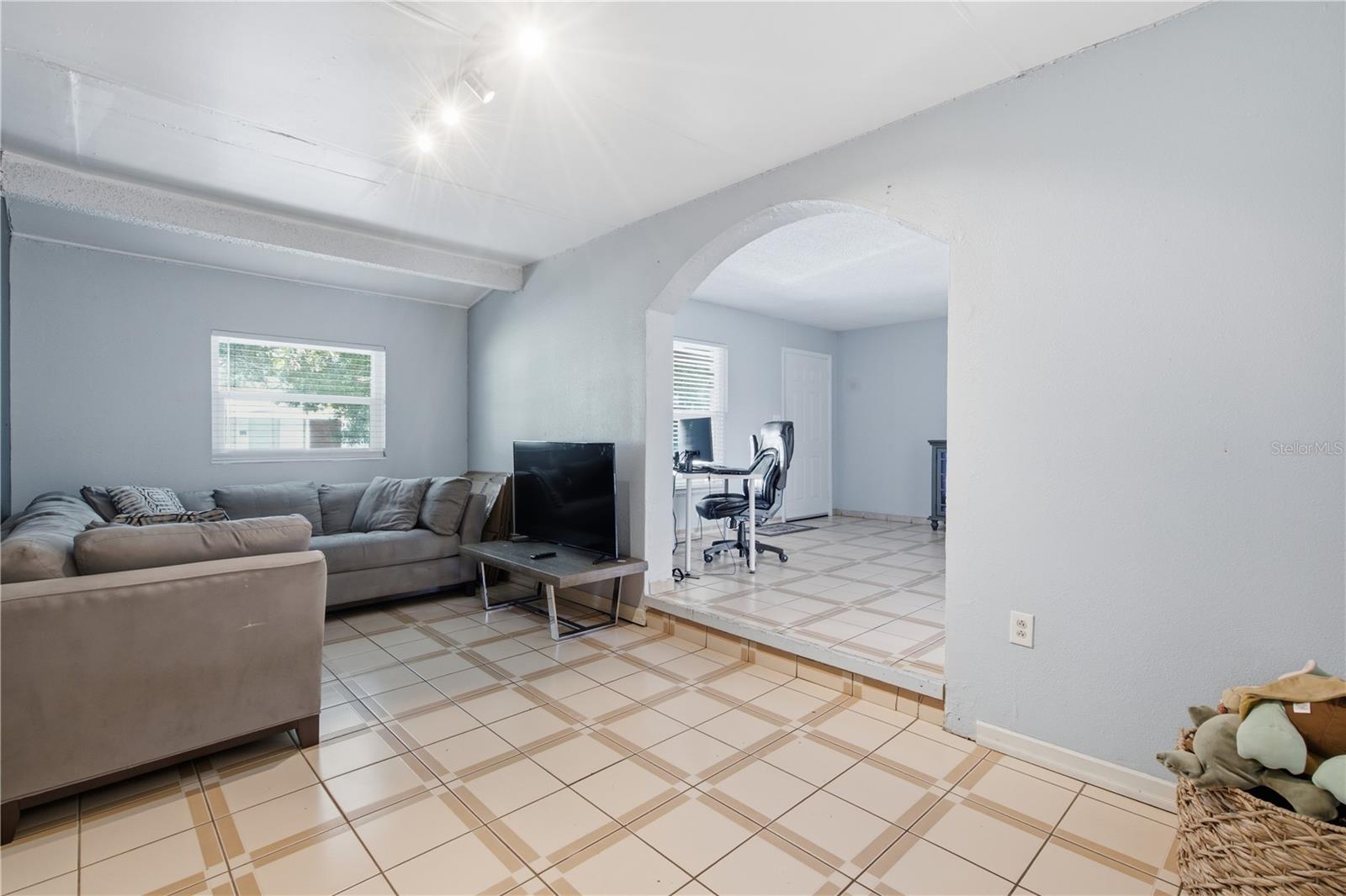 802 PAPAYA DR — photo 34