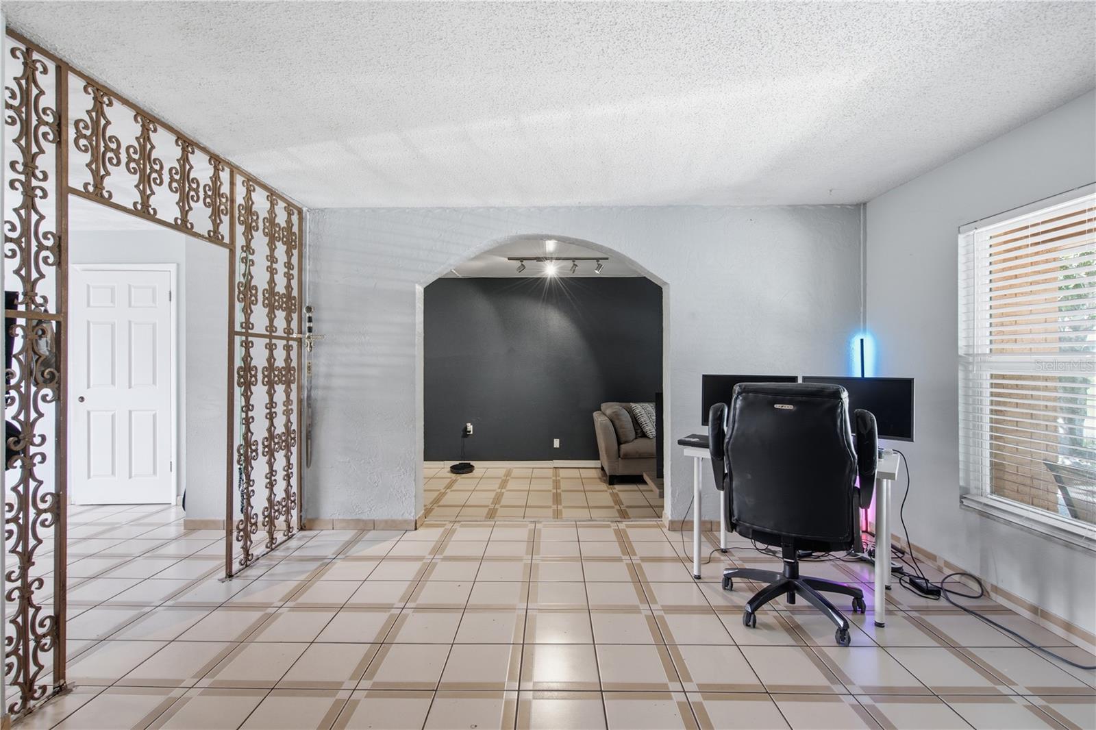 802 PAPAYA DR — photo 36