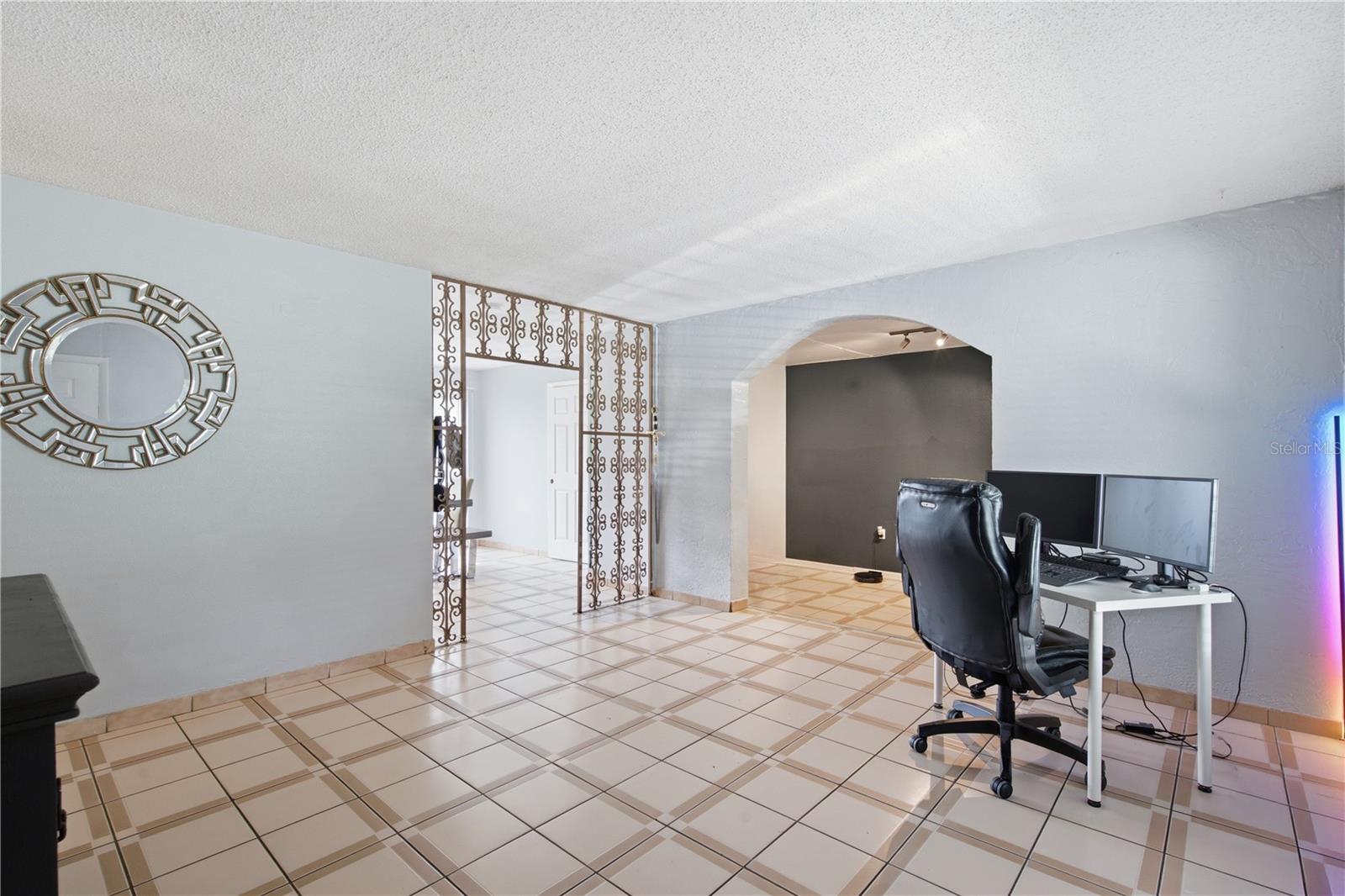 802 PAPAYA DR — photo 39