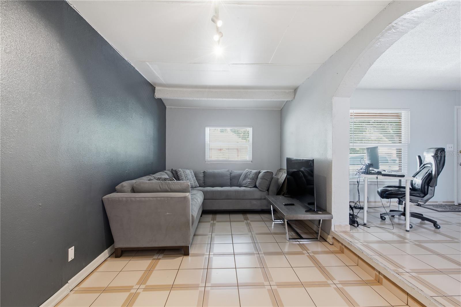 802 PAPAYA DR — photo 33