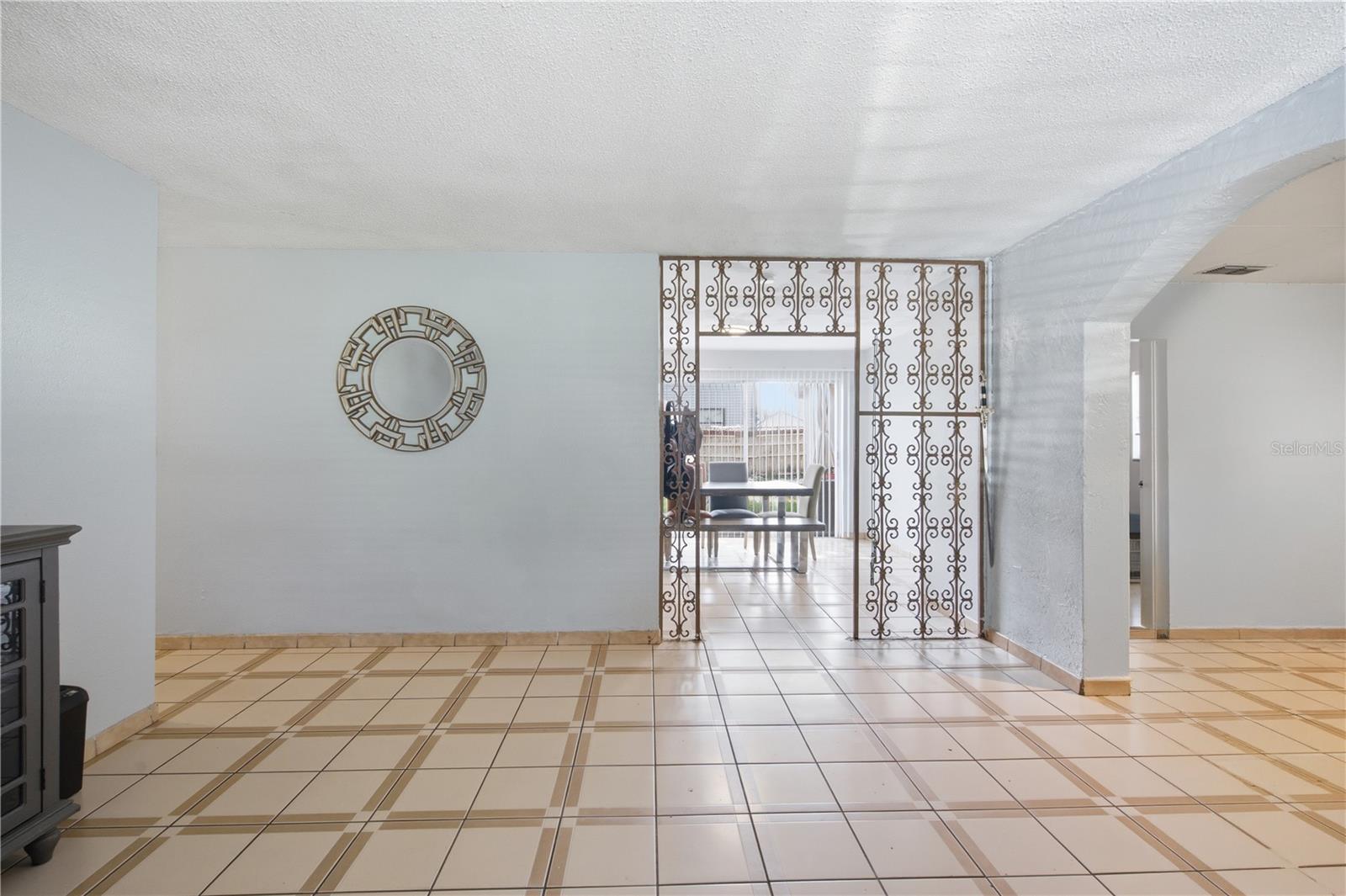 802 PAPAYA DR — photo 35