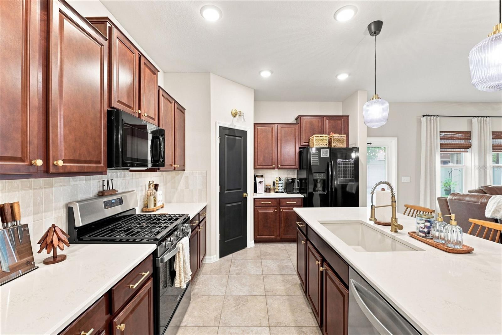 8096 SEAGARDEN LN — photo 14